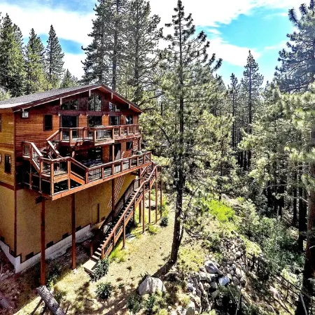 Luxury Tahoe/Donner Home w/Mountain Views, Sauna & Hot Tub! - 6 Bed / 4.5 Bath
