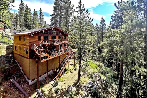 Luxury Tahoe/Donner Home w/Mountain Views, Sauna & Hot Tub! - 6 Bed / 4.5 Bath