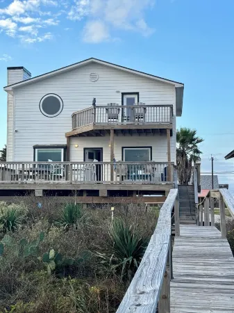 FRONT ROW SEATS TO THE GULF OF AMERICA! There's No Better View  TOTAL RENOVATION