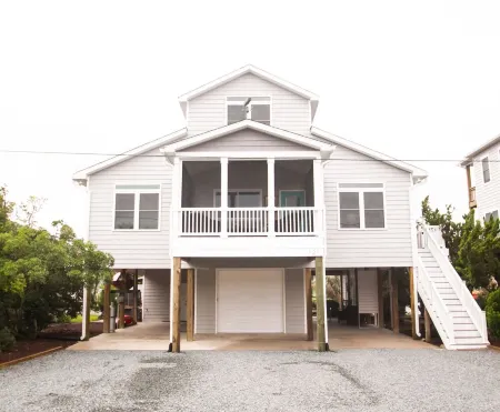 Canal Front Home-3-Minute Walk to Beach with Private Boat Dock
