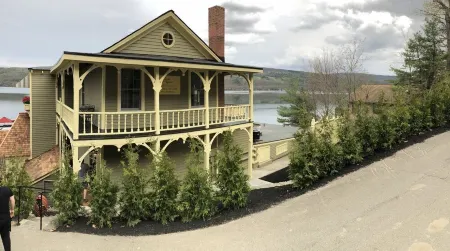 YOUR LUXURY GETAWAY! Elegant residential suite + dock + covered veranda