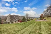 Top of Lemont - Minutes to Downtown State College and Penn State Hotels in Lemont