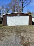 Great location just across the street from Reelfoot Lake close to boat ramps