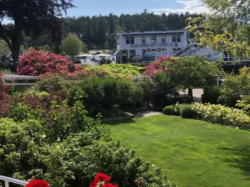 Warm and Bright in the Heart of Downtown Friday Harbor فنادق في فرايدي هاربور