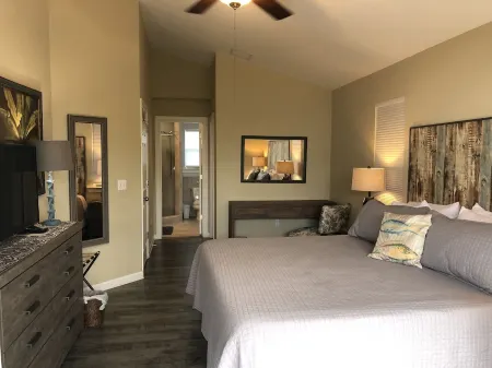 Clean and Relaxing!!   3 King Suites!!  Home with everything you need