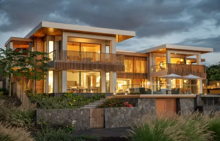 BEACHFRONT HOME 2 acres, Pool, Tennis, Volleyball. Like your own private resort!