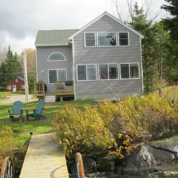 New Beam construction house on pristine Back Lake