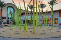 Luxury vacation Kemah, TX condo. Bars and restaurants within walking distance.