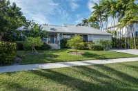 Family home mere steps to Tigertail Beach!