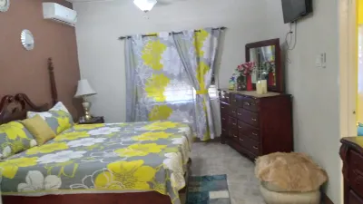 Charming Kingston Getaway - Private Room with Shared Facilities Hotel a 