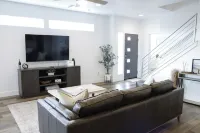 Prime Central Downtown Meridian, Spacious 4-Bedroom House with attached garage