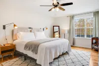 Asheville-Area Autumn Retreat; Clean, Spacious 4Br Home Perfect for Family Stays Hotel a Flat Creek