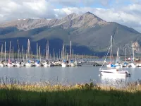 Breathtaking  Lakefront Luxurious 3BR condo in the Heart of Rockies