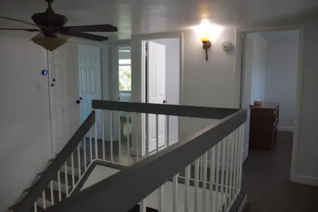 Spacious 4-bedroom house with WiFi, AC in superb Glendale Отели рядом с достопримечательностью «Университет Аризона Крисчен»