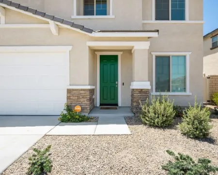 green door · Lux Resort Gem ~ Backyard Pool/Spa ~ Near Festival コーチェラのホテル