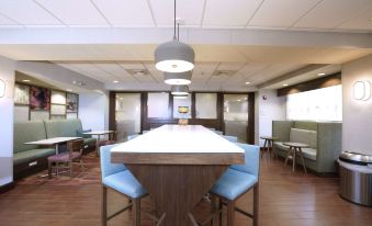 Hampton Inn Hays-North of I-70