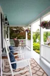 The Farmhouse Downtown Mystic~Walk to Seaport, Shops and Restaurants