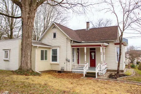 Newly Remodeled 1900 Cottage
