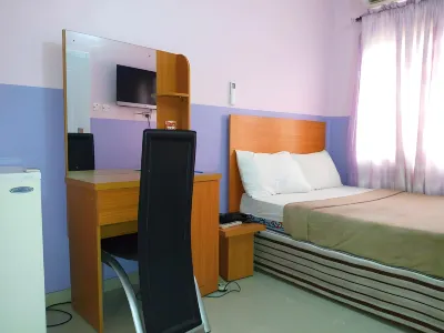 Link Majestic B2 Suites and Hotel Hotels near Adedayo Shopping Complex