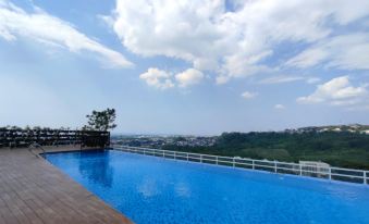 Nice and Cozy Studio at Amartha View Apartment