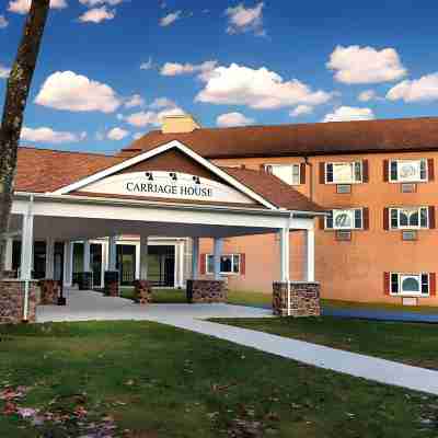 Carriage House Country Club Hotel Exterior