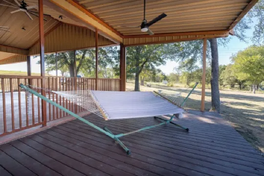 Friede's Hideaway - The perfect retreat with a private pond, hot tub & much more