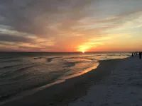 Spring Coming, 5 Min 2 Bch, 2 King Suites, 2.5 Bath, Pool, 2 Free Spots Park - 4-Sterne