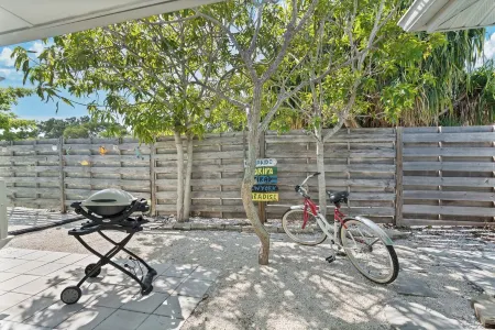 Turtle Walk - Walk to Gorgeous Beach! WALK to 12 different Restaurants!