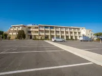 Le Serpent de Mer Hotels near Observatoire