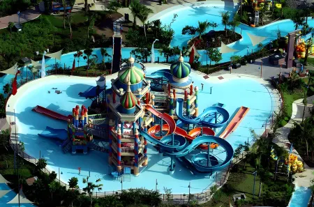 RedDoorz Near Ciputra Golf Surabaya Отели в г. Krian