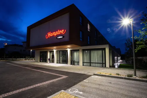 Hampton by Hilton Toulouse Airport Hotels in Cornebarrieu