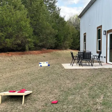 Cozy, Rustic Cabin w/ Pool Table, Foosball, & Fast WiFi, South of Norman