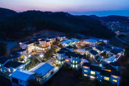 Taean (Anmyeondo) Badabi Pension - 游泳池