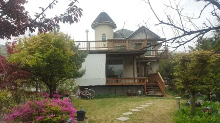 Anseong TS Pension Отели рядом с достопримечательностью «럭셔리 안성 M 글램핑카라반»