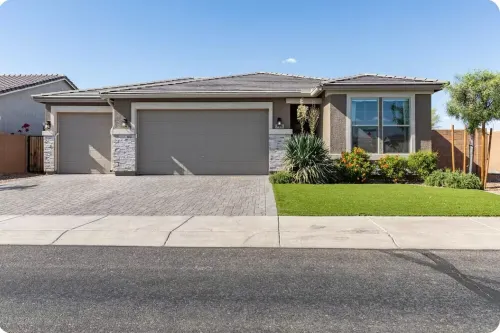 Forget your worries in this spacious and serene space.