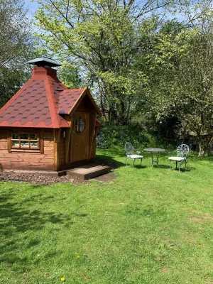 Cosy dog friendly cottage in an idyllic rural setting near amazing beaches