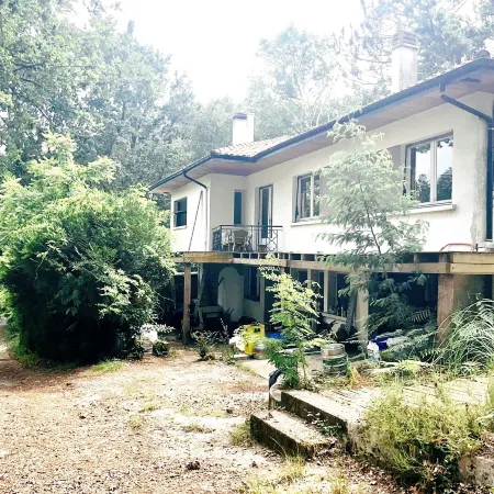 Guest House Folk Inn Отели в г. Ли-Э-Микс