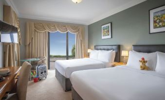 Shoreline Hotel