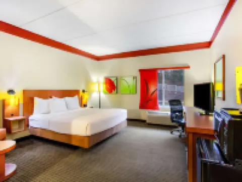 La Quinta Inn & Suites by Wyndham Raleigh Crabtree Hotels in Meredith