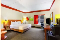 La Quinta Inn & Suites by Wyndham Raleigh Crabtree Hotels in Meredith