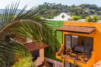 Casa Lotería -Pueblito Sayulita- Colorful, Family and Relax Experience with Private Parking and Pool