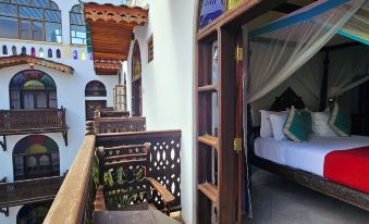 Dhow Palace Hotel