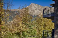 Oniropetra Boutique Hotel - Bergblick