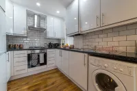 London Heathrow Serviced Apartments Hotels in Spelthorne District