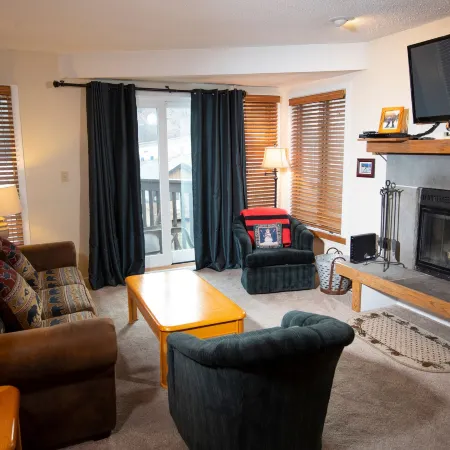 Mountain Lodge at Okemo-1Br Fireplace & Updated Kitchen 1 Bedroom Condo by RedAwning