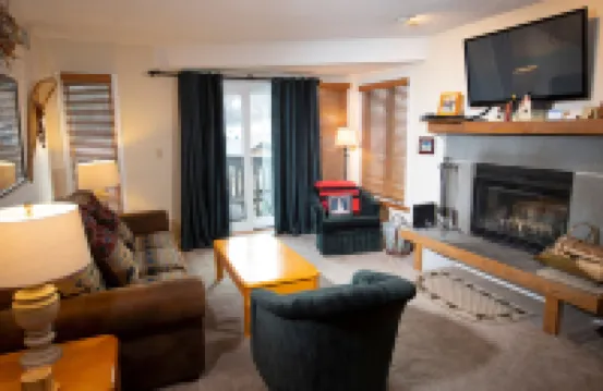Mountain Lodge at Okemo-1Br Fireplace & Updated Kitchen 1 Bedroom Condo by RedAwning