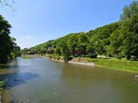 Spacious Chalet Located at Bomal with Hot Tub & Garden Parlour Hotels in Bomal