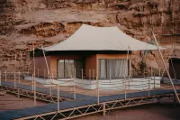 Valley Resort Hotels near Um Frouth Rock Arch