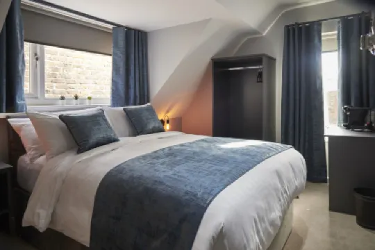 Home @ 2 Tancred Road Hotels in 