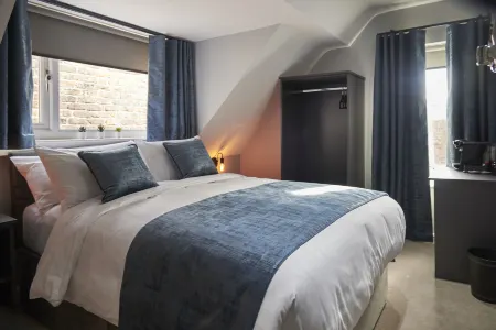 Home @ 2 Tancred Road Отели в г. Бутл